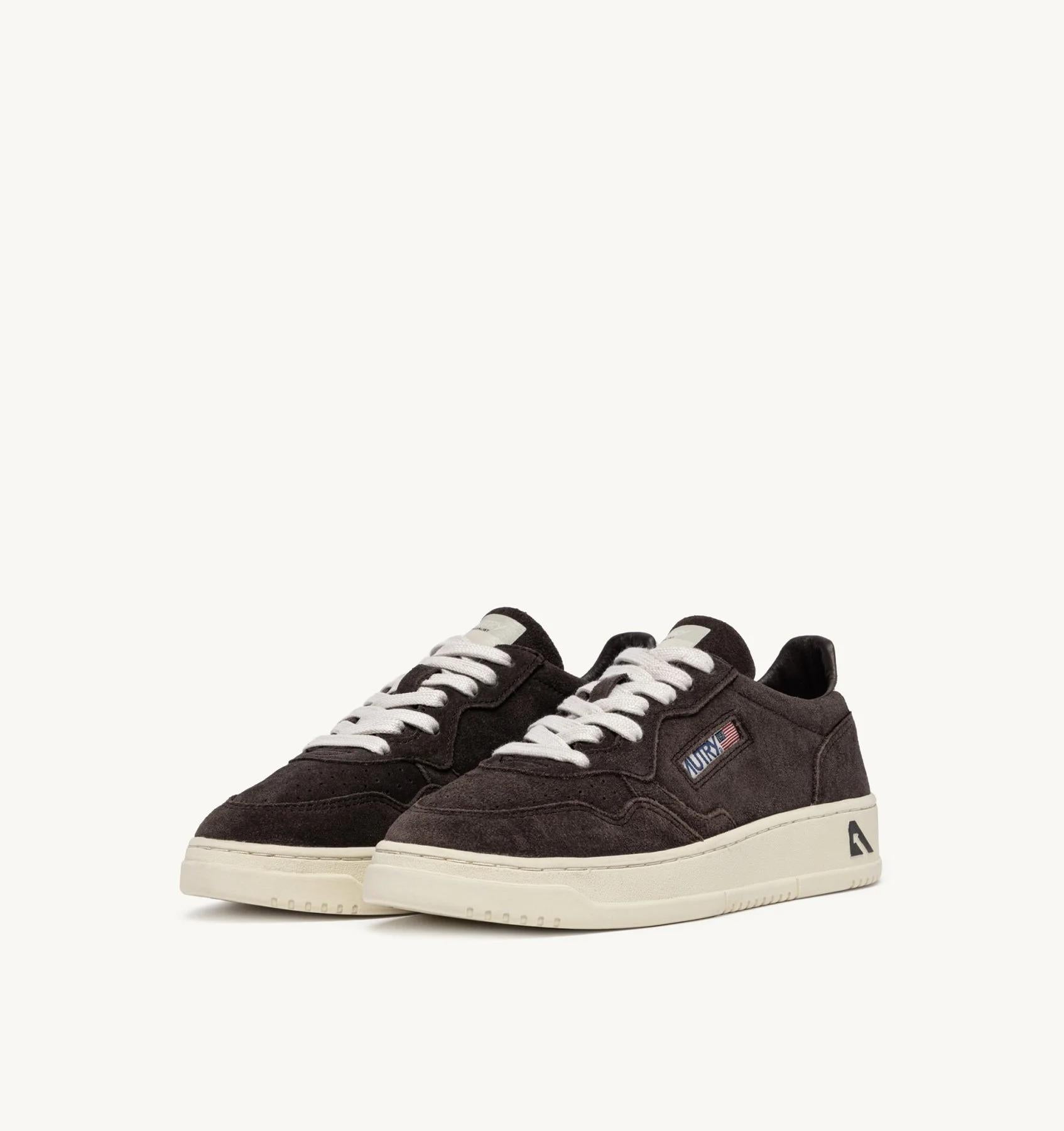 SNEAKERS MEDALIST LOW IN SUEDE MOKA E OFF WHITE<BR/> AULM UH08 AUTRY ACTION SHOES 
