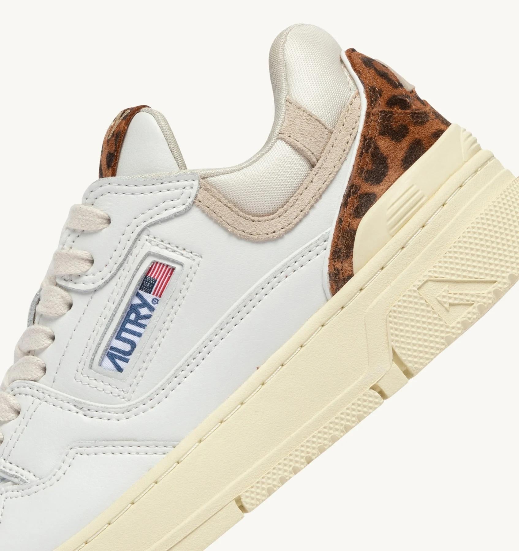SNEAKERS CLC LOW IN PELLE BIANCA E LEOPARD<BR/> ROLW UV01 AUTRY ACTION SHOES 