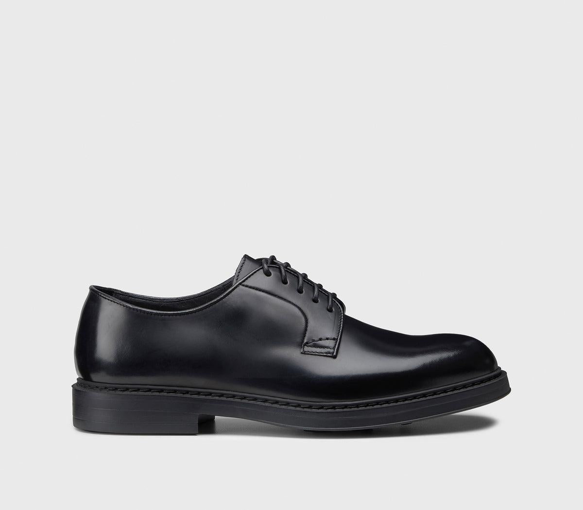 Stringata in pelle nera 1385BRUGES NERO DOUCAL'S 
