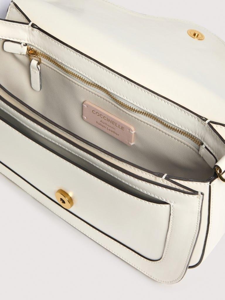 Coccinelle C-Me Medium<BR/> E1SSK120301 N17 COCCINELLE 