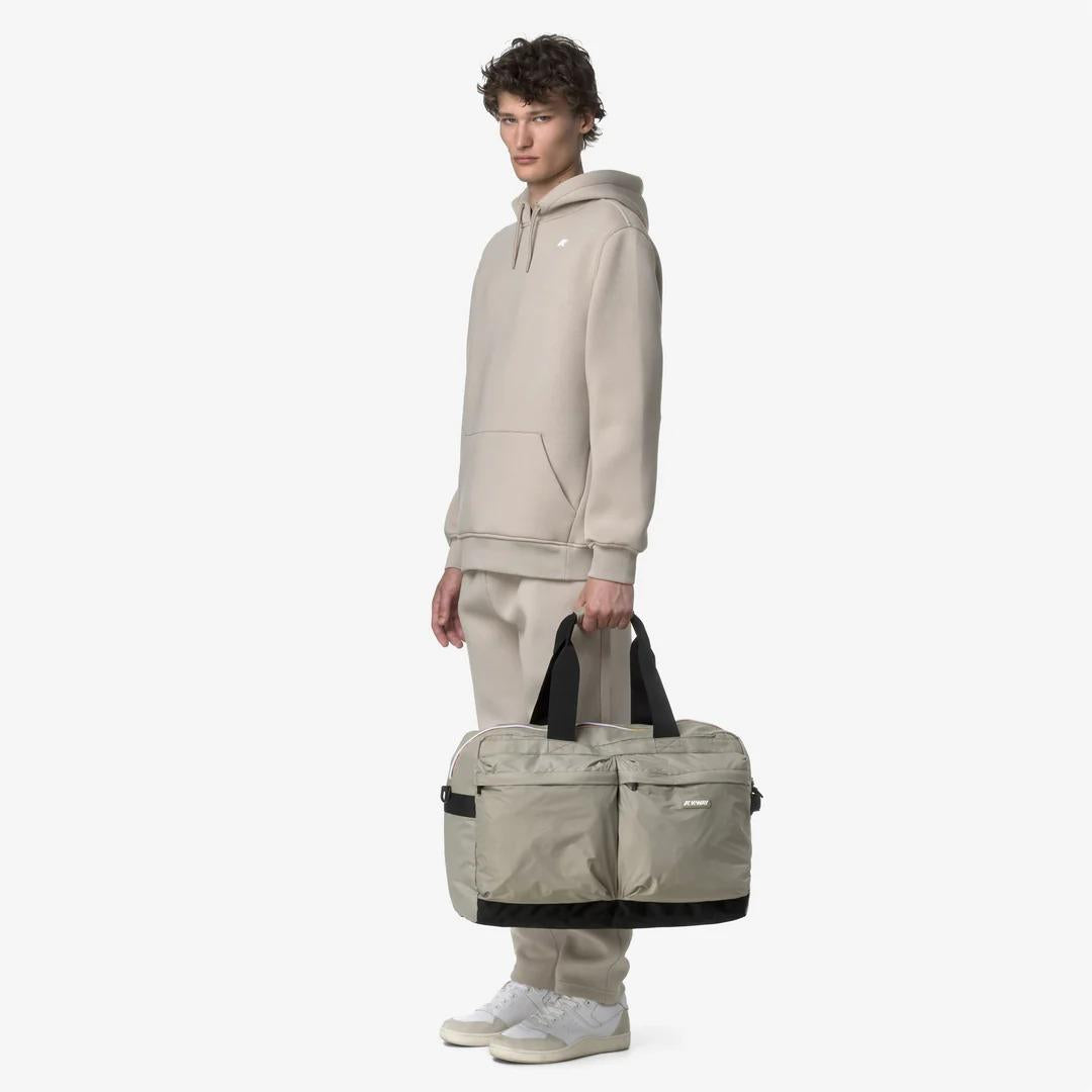 ARDELU<BR/>GREEN OAK<BR/>Borsone leggero unisex verde con tasche portaoggetti K81511W 633 K-WAY 