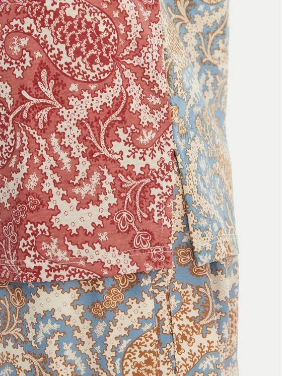 T-shirt Weekend Max Mara girocollo e maniche corte con fantasia all over.<BR/><BR/> WKDBUSSOLA 012 WEEKEND 