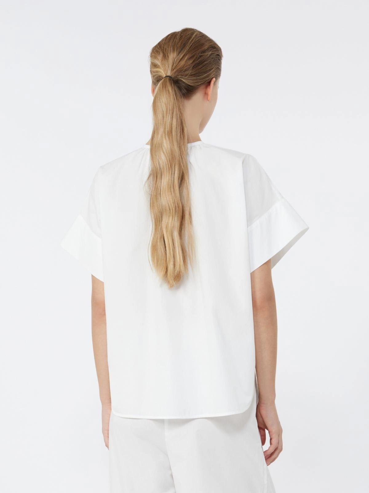 Camicia girocollo in popeline di cotone - BIANCO<BR/> WKDEDUCATA 004 WEEKEND 