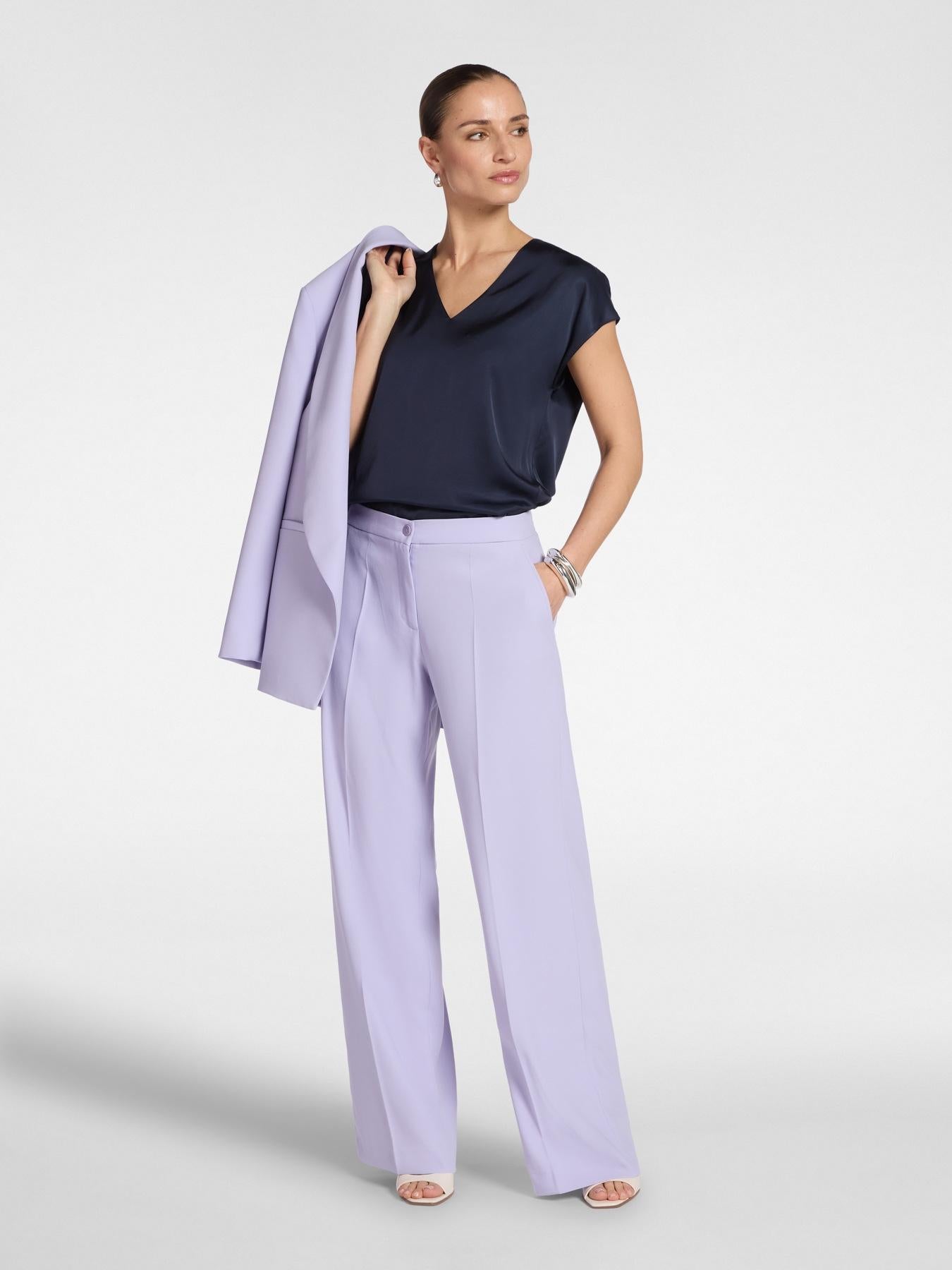Blusa in raso con scollo a V<BR/> 2002P000221N 34 ELENA MIRO 