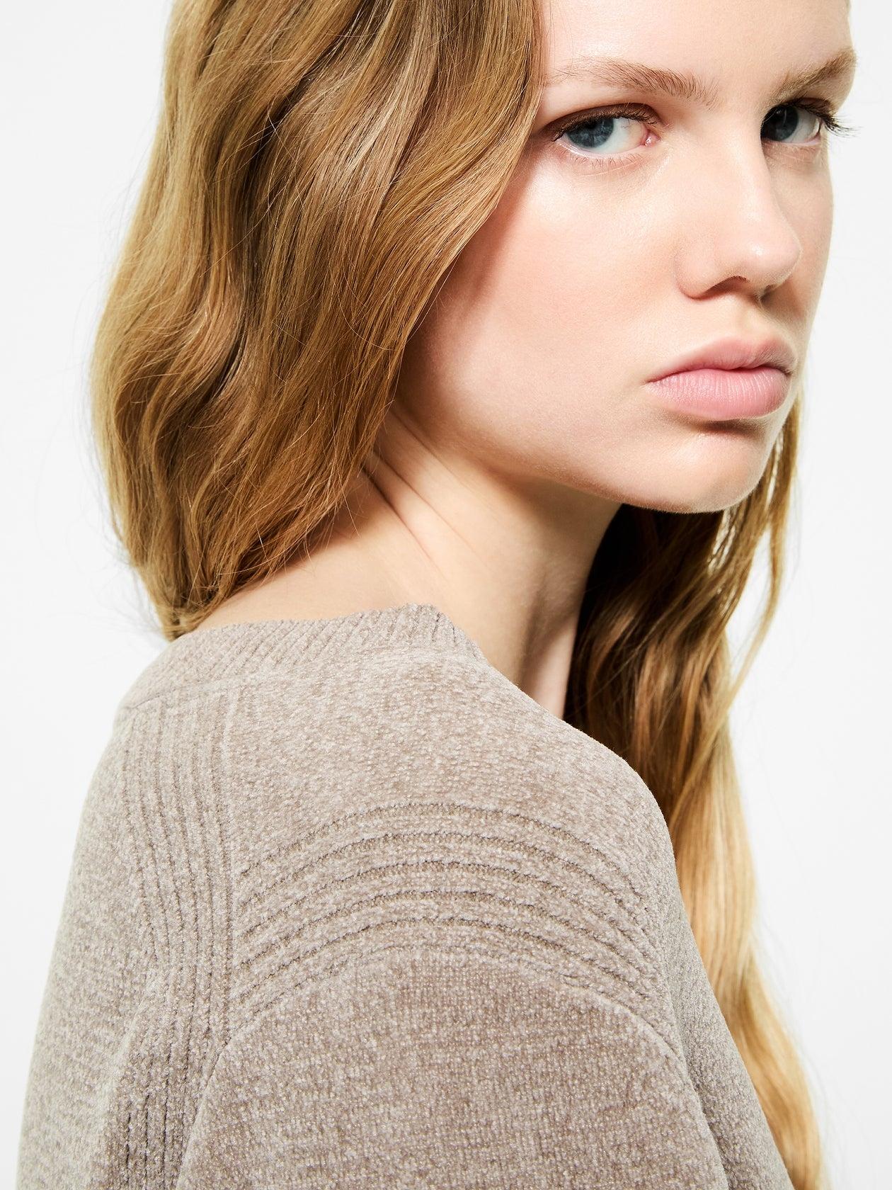 Velvet Vent V-Neck Wom Knit<BR/> W25634 11 RRD 