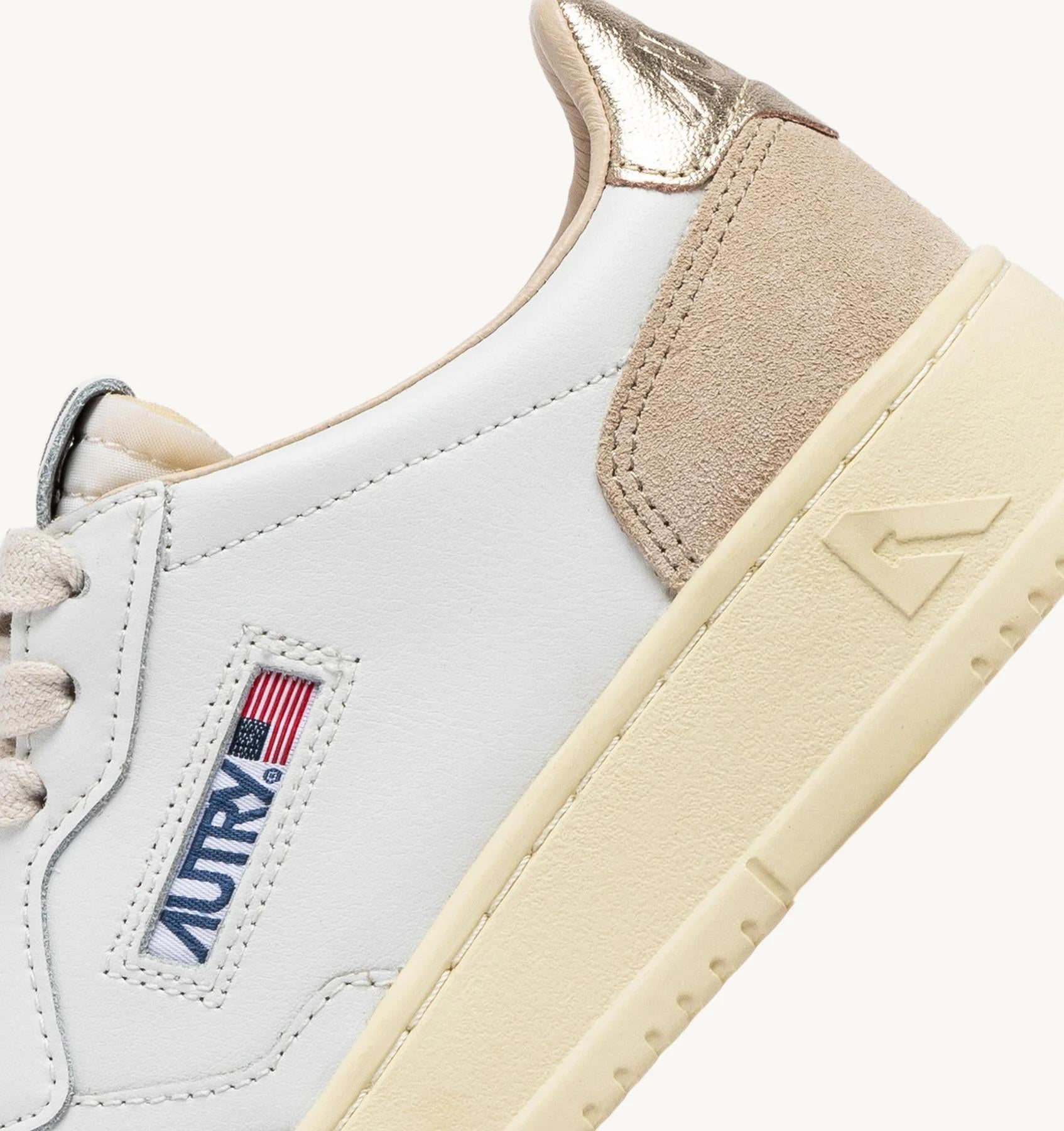 SNEAKERS MEDALIST LOW IN PELLE E SUEDE BIANCA E ORO<BR/> AULW LS75 AUTRY ACTION SHOES 