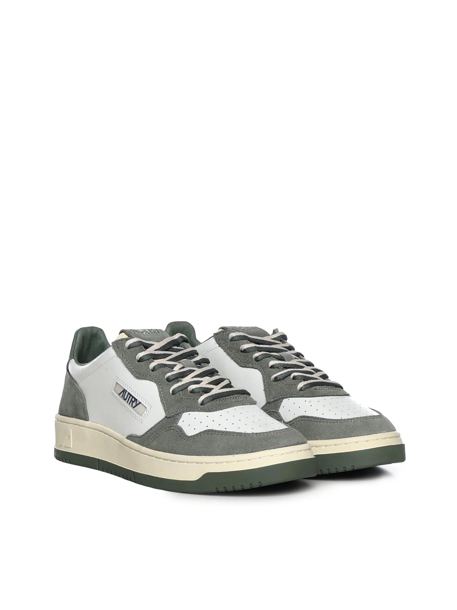 Sneakers Medalist bianche e verdi in pelle scamosciata AULM BW02 AUTRY ACTION SHOES 