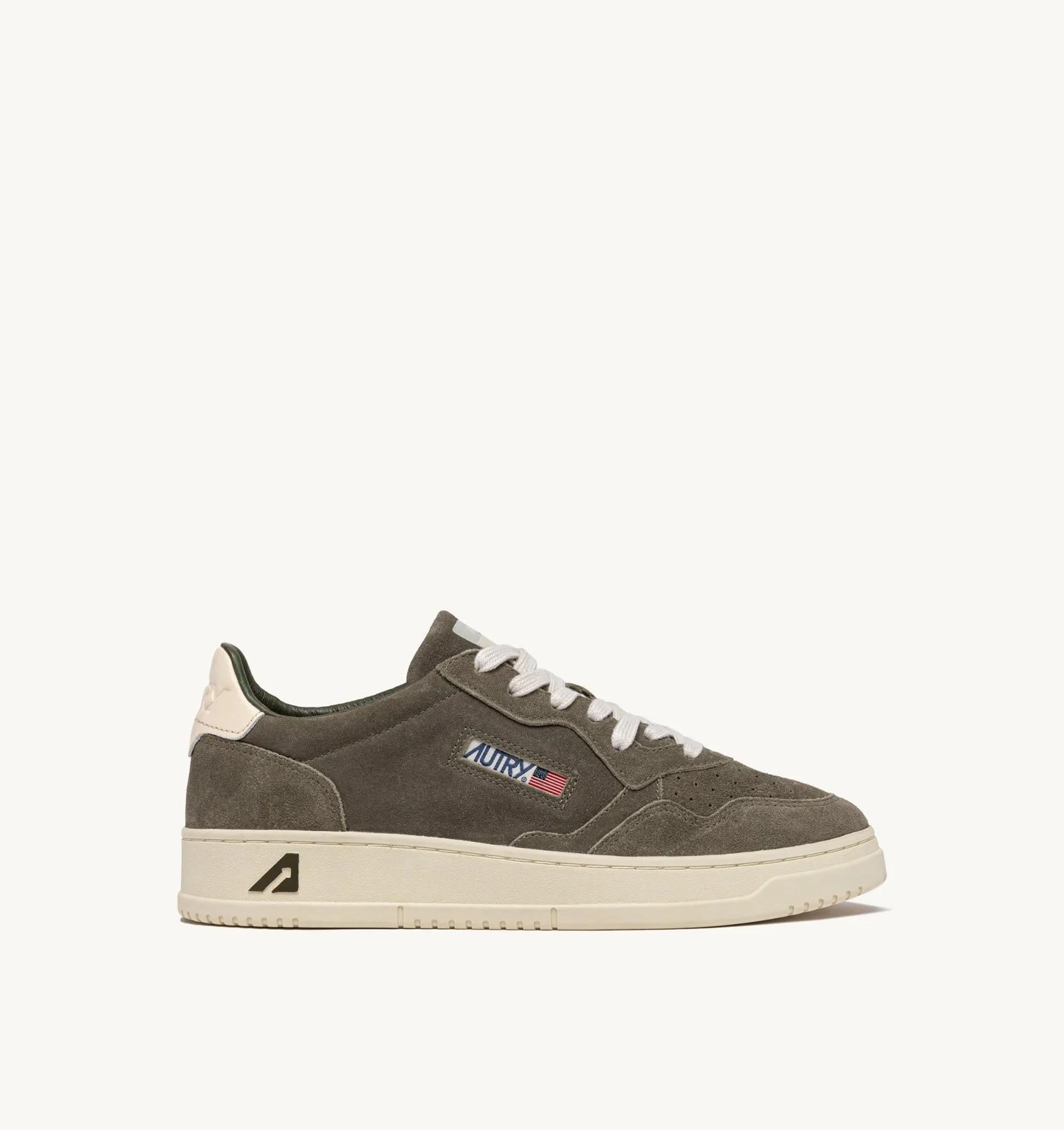 SNEAKERS MEDALIST LOW IN SUEDE VISCHIO E OFF WHITE<BR/> AULM UH04 AUTRY ACTION SHOES 