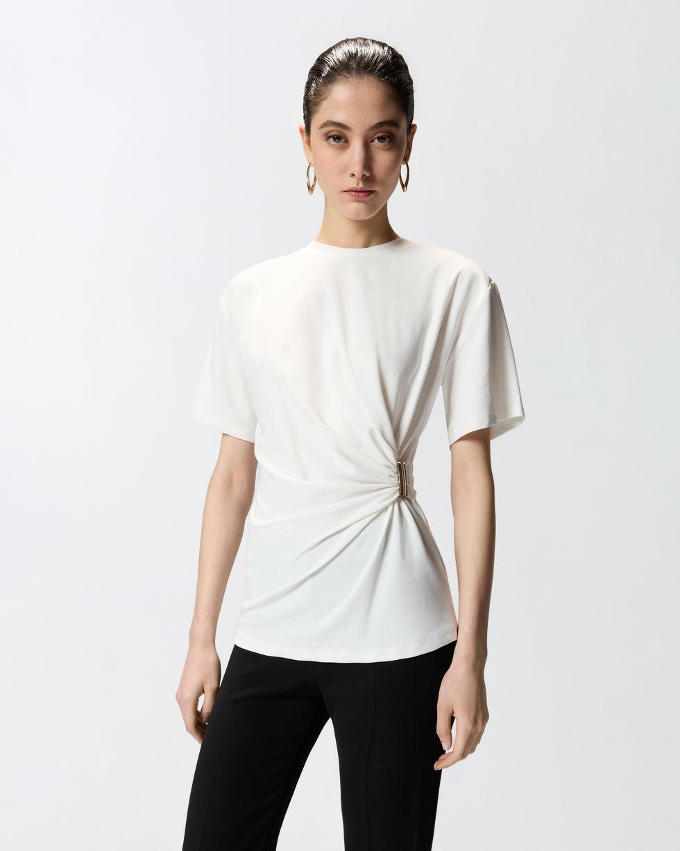 T-shirt con drappeggio e dettaglio dorato<BR/> 106455A35D Z05 PINKO 