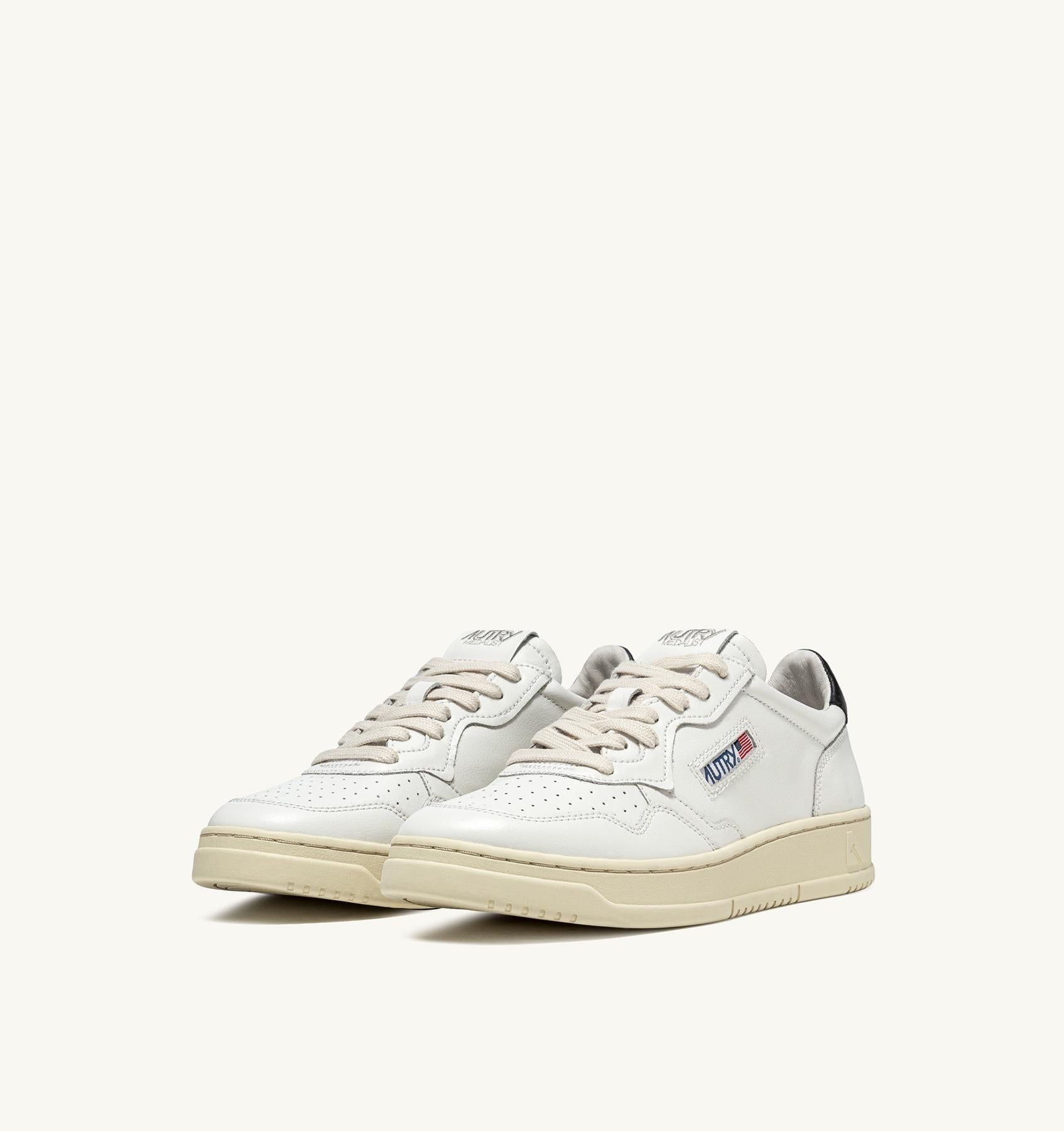 SNEAKERS MEDALIST LOW IN PELLE BIANCA E NERA<BR/> AULW LL22 AUTRY ACTION SHOES 