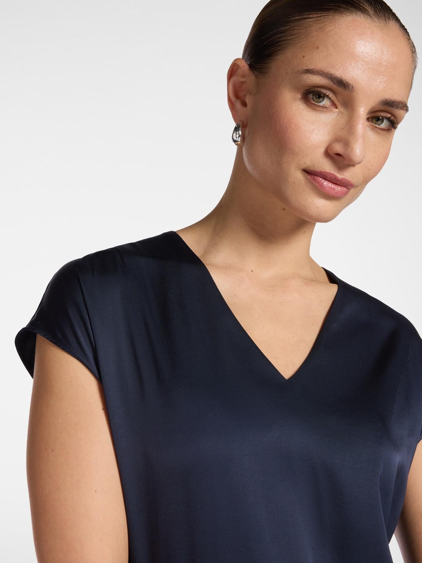 Blusa in raso con scollo a V<BR/> 2002P000221N 34 ELENA MIRO 